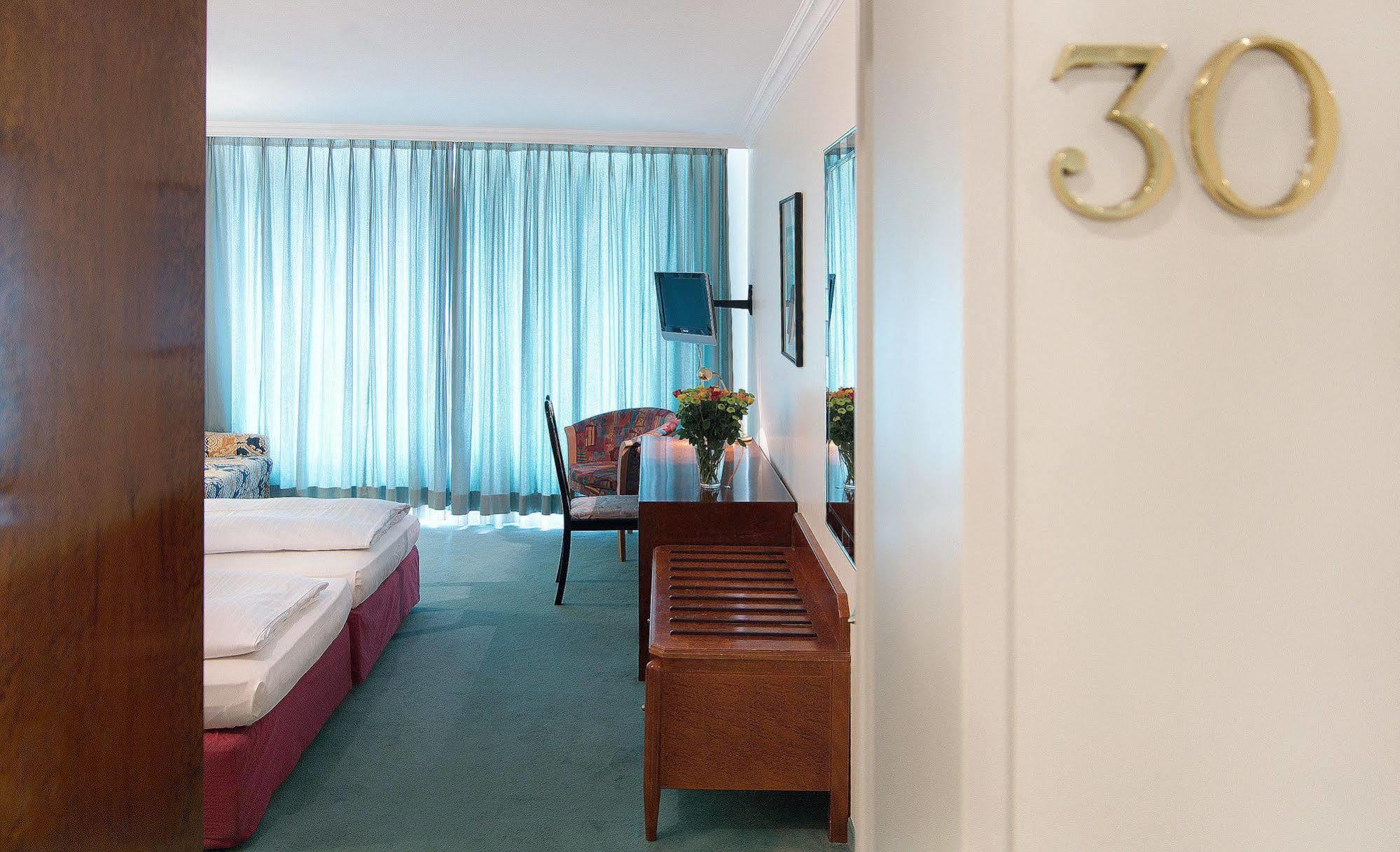 Hotel Deutsches Theater Мюнхен Екстериор снимка